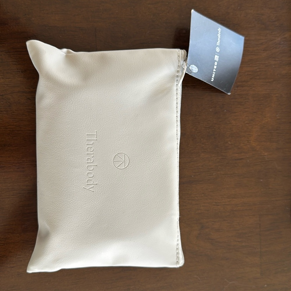 NEW, SEALED United Airlines Gray Therabody Amenity Kit